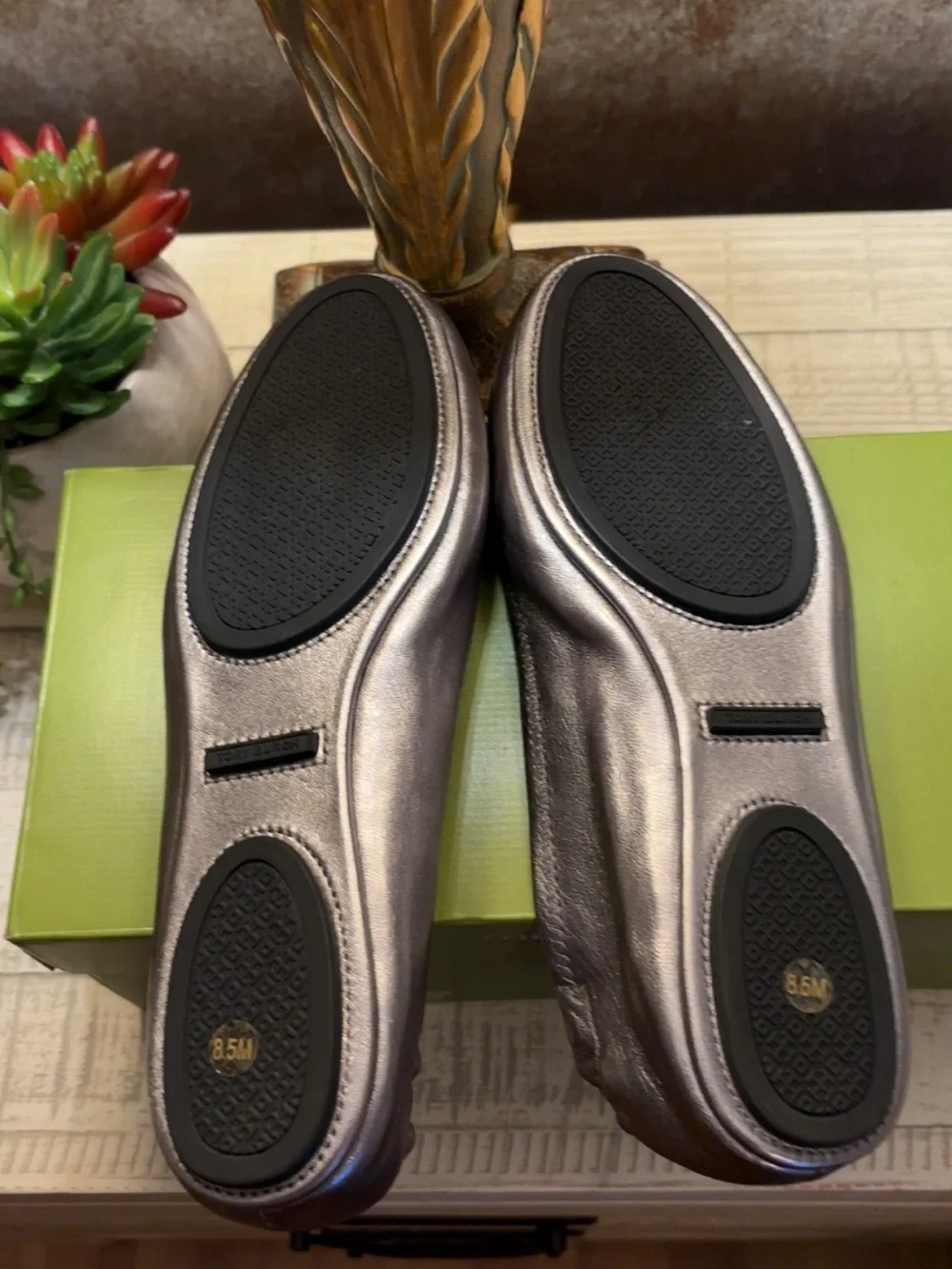 Like New ~ Women’s Tory Burch Silver Metallic Claire Ballet Flats ~ Size 8.5M